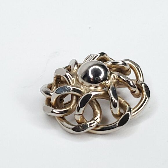 Vintage Cuban Chain Link Ball Wreath Circle Brooch Silvertone Goldtone Metal 1.2 - Picture 2 of 3